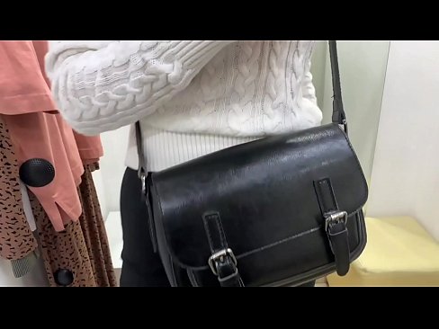 ❤️ Masturbasi publik dari jalang muda FeralBerry dengan dildo di kamar pas ️❌ Video porno pada kami id.taxiklass.ru ❤